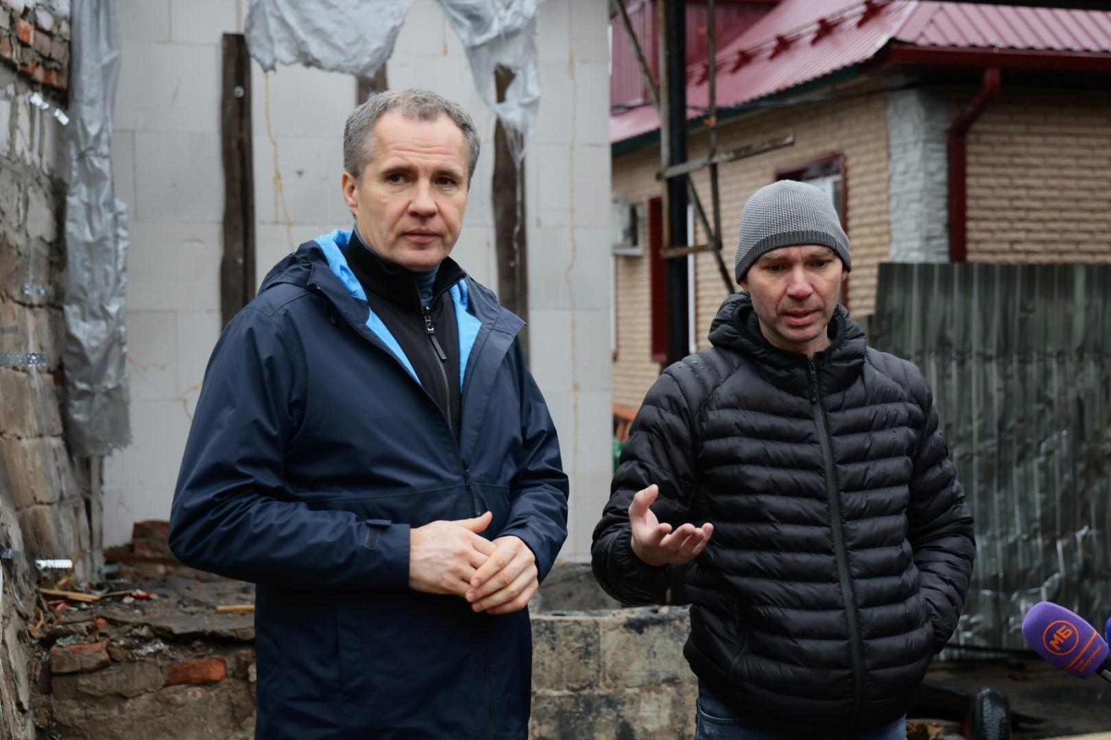 Вячеслав Гладков проверил ход работ по восстановлению повреждённых от обстрелов жилых домов Шебекино и Новой Таволжанки.