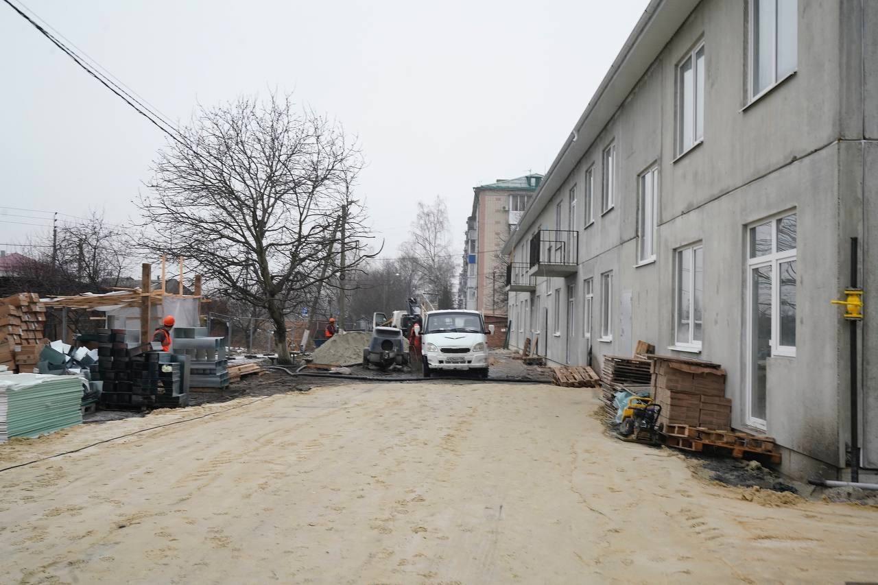 В Шебекино продолжается восстановление дома на улице Московская, 9.