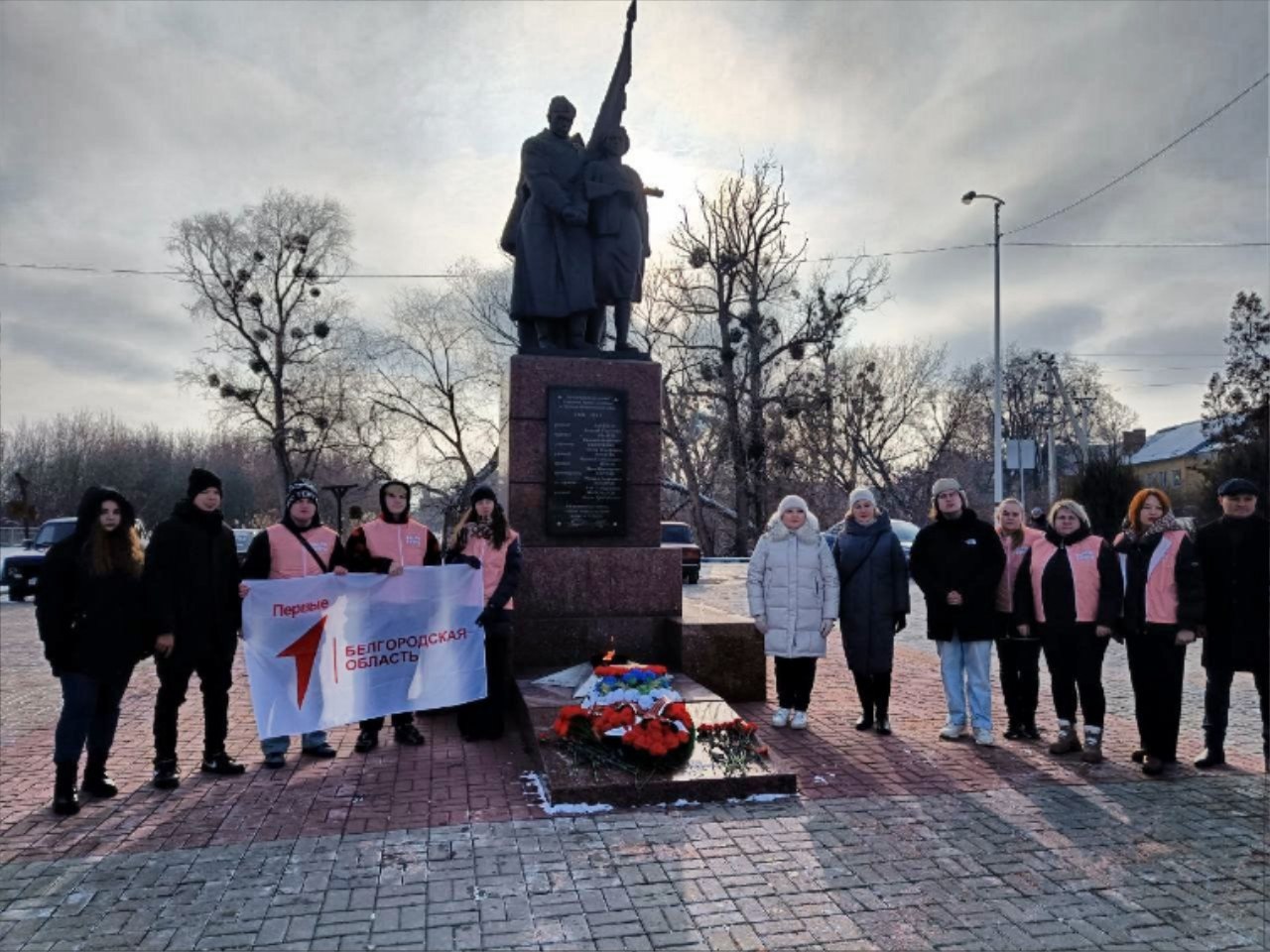 В преддверии Дня освобождения города Шебекино школьники почтили память героев.