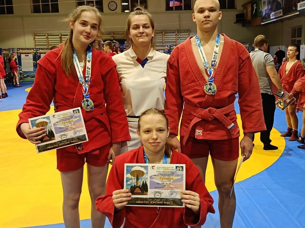 Шебекинские спортсмены приняли участие во Всероссийских соревнованиях по самбо среди юношей и девушек 14-16 лет.