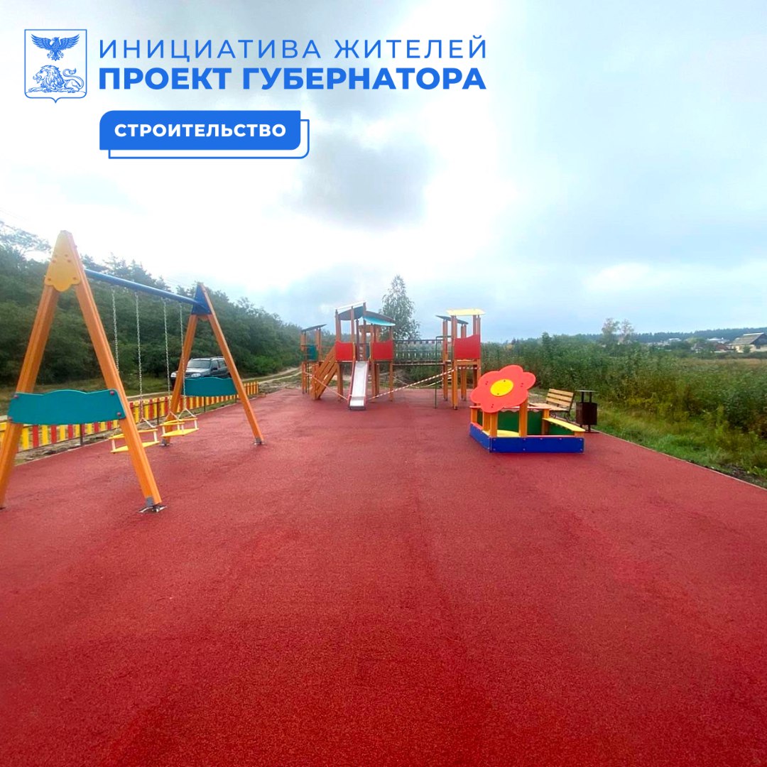 В Масловой Пристани завершили установку новой детской площадки