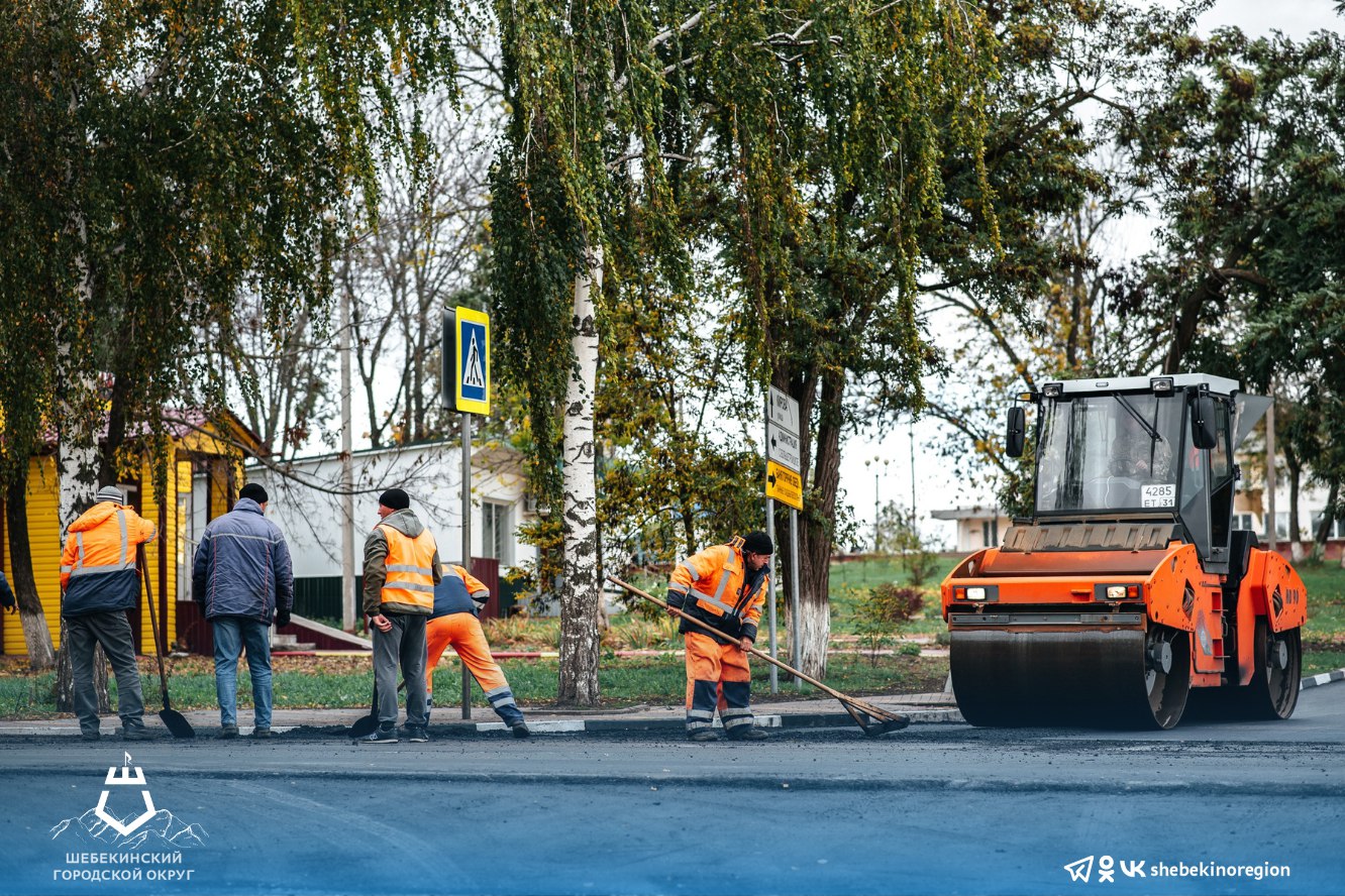 В Большетроицком продолжается капитальный ремонт дороги