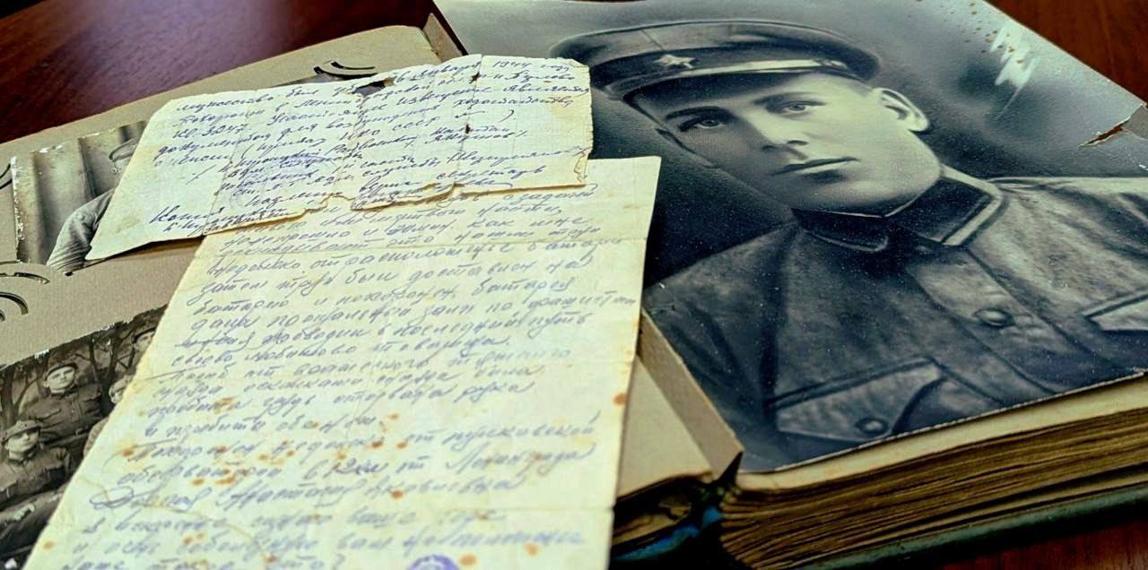 Глава администрации Большетроицкого сельского поселения Людмила Ивановна Бухалина встретилась с молодёжью, чтобы поделиться историей своего родственника — участника Великой Отечественной войны.