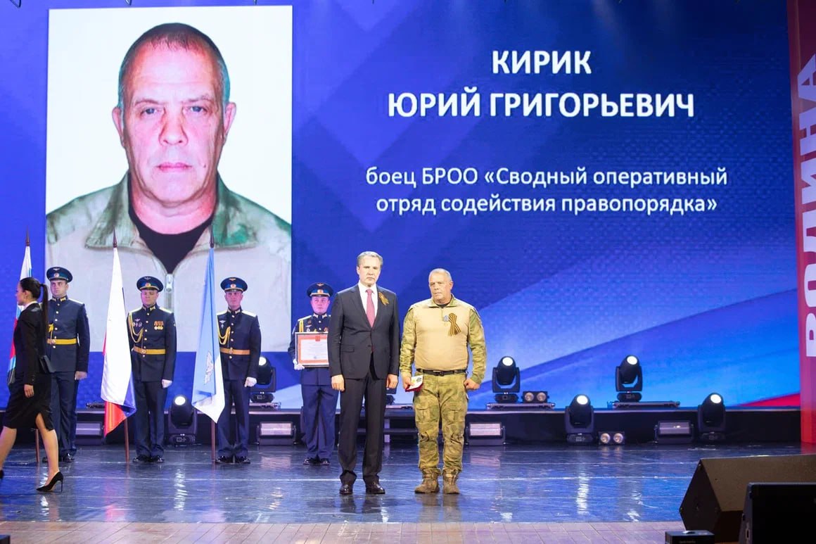 Губернатор Белгородской области Вячеслав Владимирович Гладков вручил награды за мужество и отвагу.