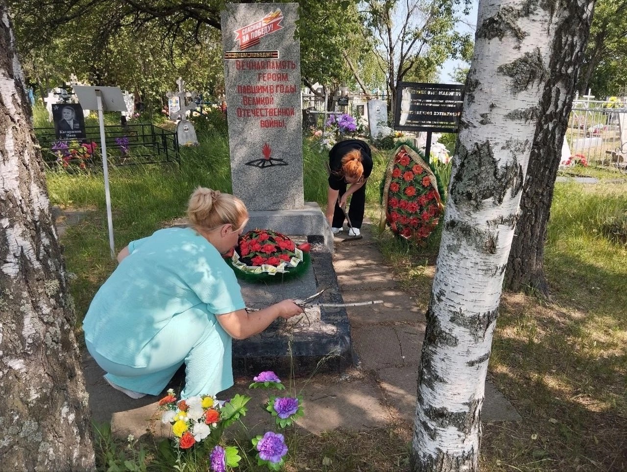 В рамках проекта «Славной Победе посвящается» еженедельно сотрудники учреждений культуры и волонтёры проводят день волонтёра «Мы – наследники Великой Победы».