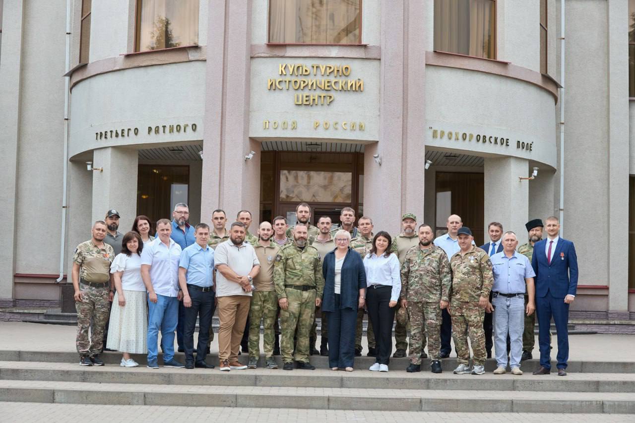 Вчера в рамках заседания Белгородского регионального отделения «Ассоциация ветеранов СВО» в музее-заповеднике «Прохоровское поле»  вручили удостоверения новым членам Ассоциации.