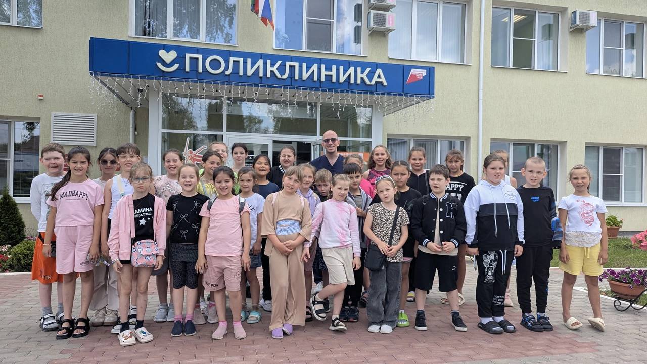 Для детей школьного лагеря «Солнышко» врачи Большетроицкой районной больницы организовали познавательные мероприятия.