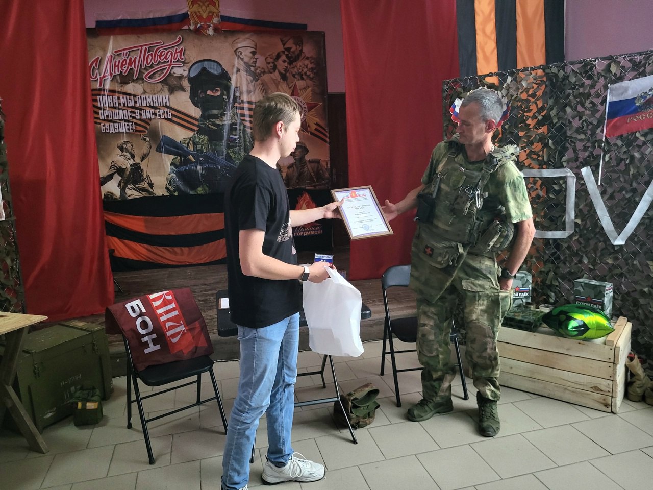 В Крапивенском доме культуры прошла встреча «Диалог с героем». Гостем мероприятия стал участник специальной военной операции Максим Михайлович..