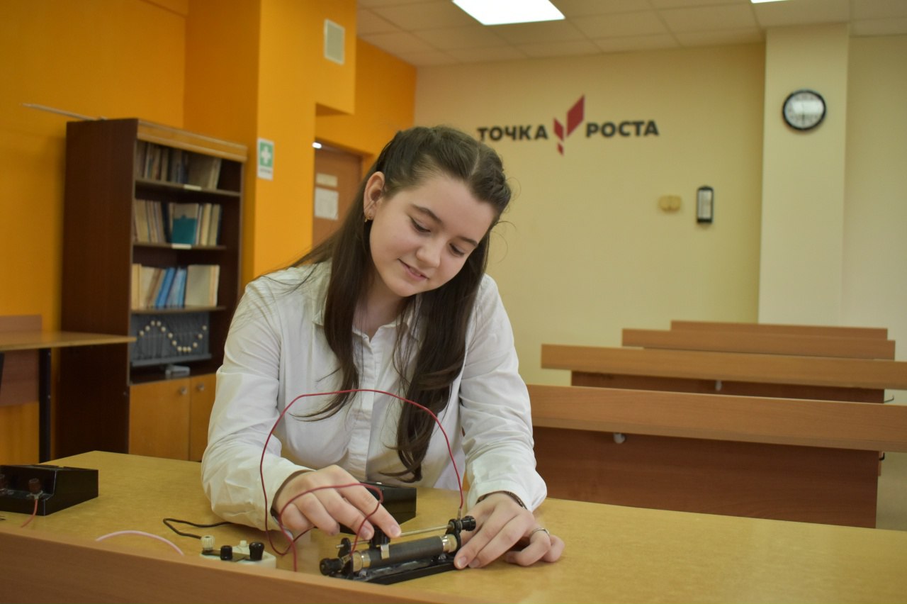 На базе Центра образования естественно-научного и технологического профилей «Точка роста», который функционирует в школе села Ржевка, состоялось тематическое мероприятие для учащихся..