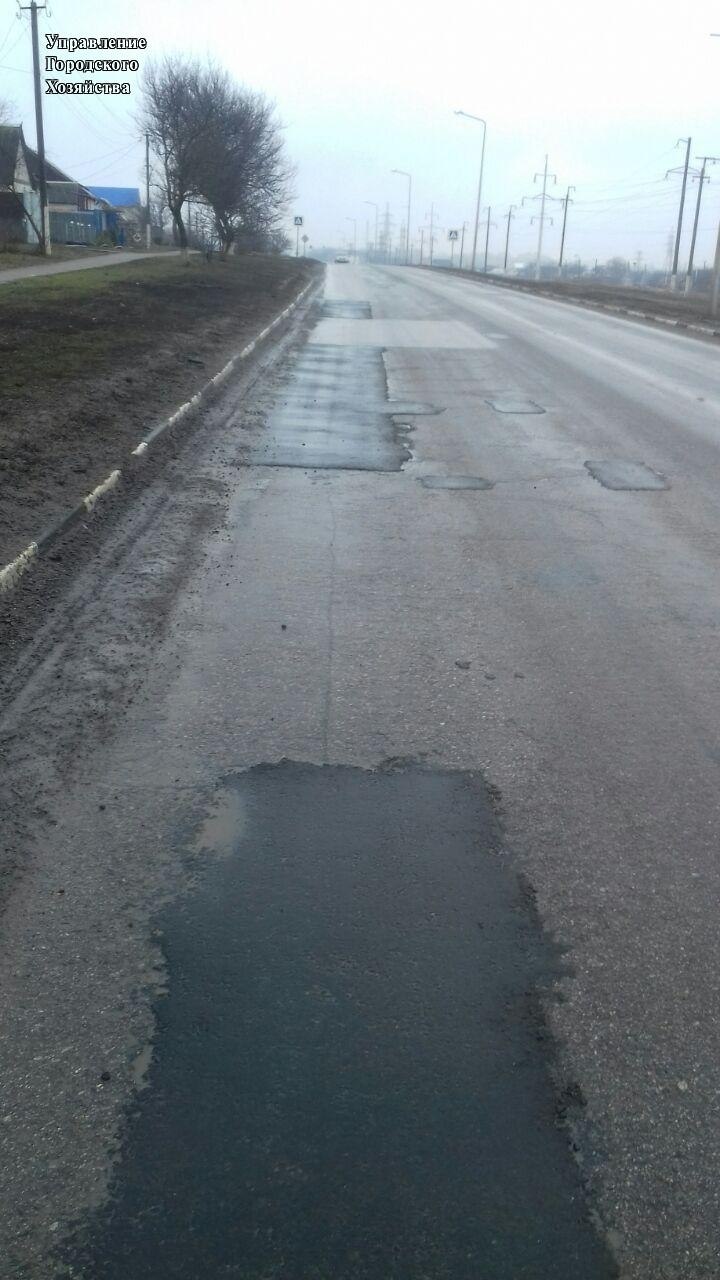 На территории города Шебекино специалисты ООО «Герба» продолжают проводить ямочный ремонт.