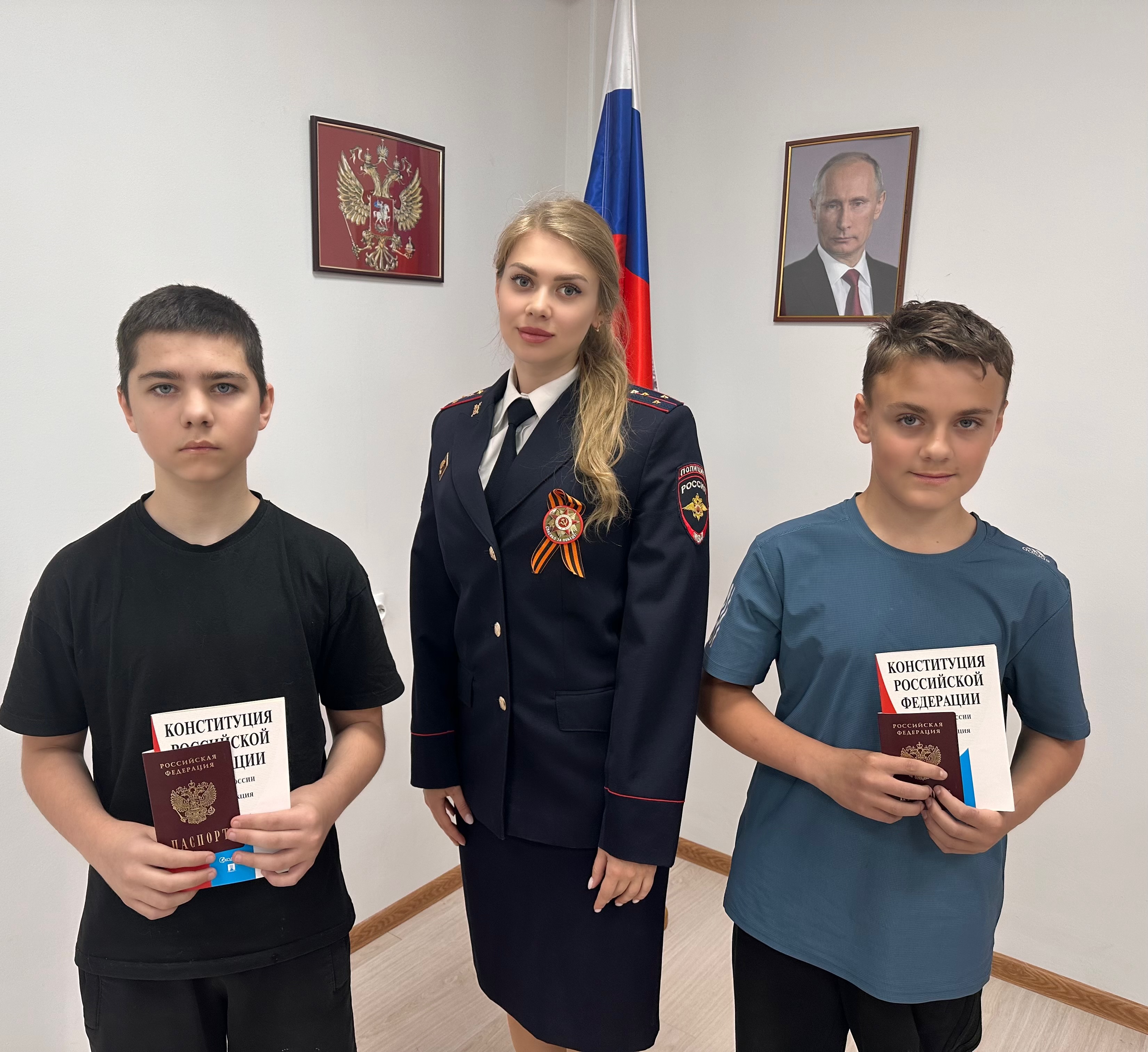 В Шебекинском городском округе состоялось торжественное вручение паспортов 14-летним гражданам!.