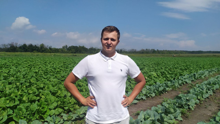 Фермер Игорь Стахнюк занимается выращиванием овощей и ягод.