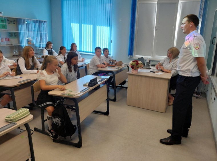 Сотрудники отдела Госавтоинспекции г. Шебекино изучили безопасные маршруты «дом- школа- дом»..