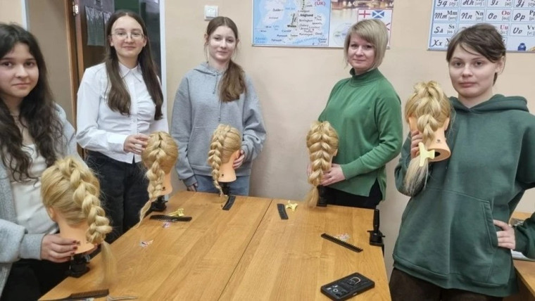В рамках реализации проекта «Билет в будущее» преподаватель Марина Александровна Паламодова провела профессиональные пробы по профессии «Парикмахер» для обучающихся 9-х классов МБОУ «СОШ № 2 г. Шебекино».