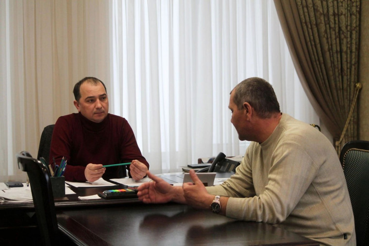 Владимир Жданов встретился с президентом областной федерации пейнтбола Олегом Рузакиным.