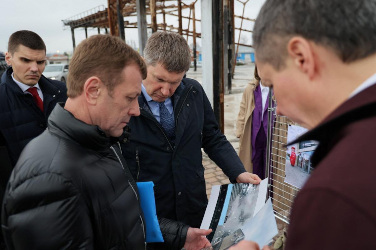 Министр экономического развития РФ Максим Решетников и губернатор Белгородской области Вячеслав Гладков посетили Шебекино с рабочей поездкой.
