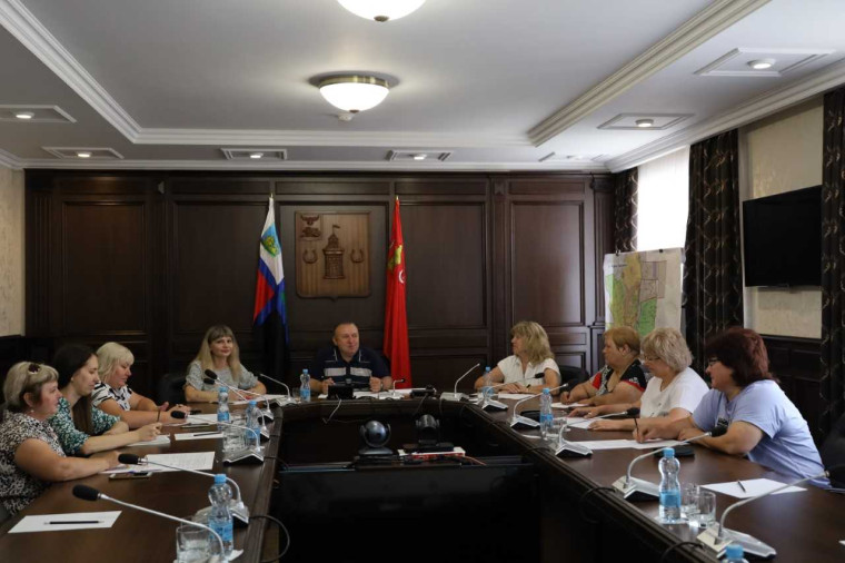 Шебекинская ТИК провела Рабочую встречу   с руководителями участковых избирательных комиссий Новотаволжанской территории.