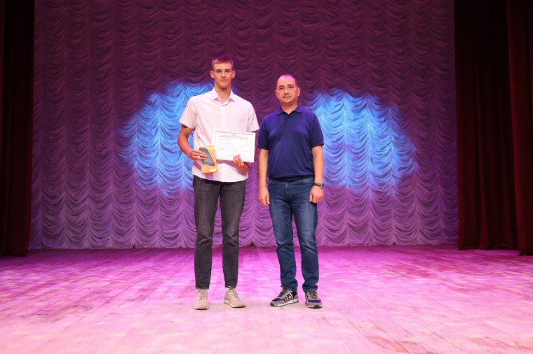 Владимир Жданов поздравил спортсменов с Днём физкультурника.