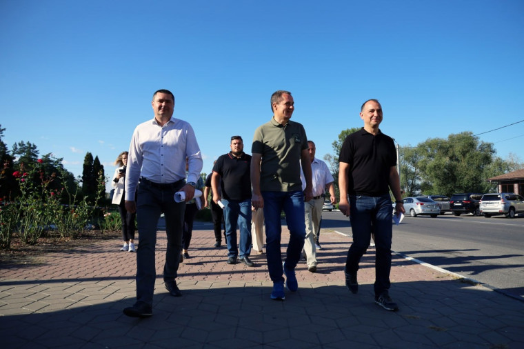 Вячеслав Гладков провёл выездную планёрку вместе с главами муниципальных образований по восстановлению жилья в Шебекино и Новой Таволжанке.