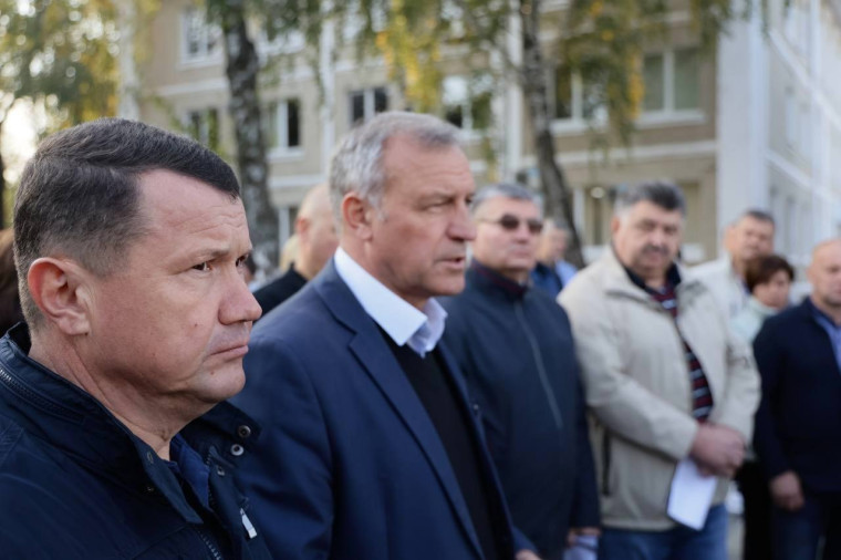 Вячеслав Гладков провёл совещание с заместителями, министрами и главами муниципальных образований по восстановлению повреждённых от обстрелов домов Шебекино и Новой Таволжанки.
