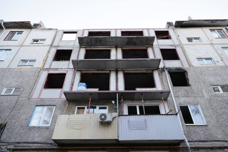 Вячеслав Гладков провёл выездную планёрку с главами муниципальных образований и подрядчиками по восстановлению жилья в Шебекино и Новой Таволжанке.