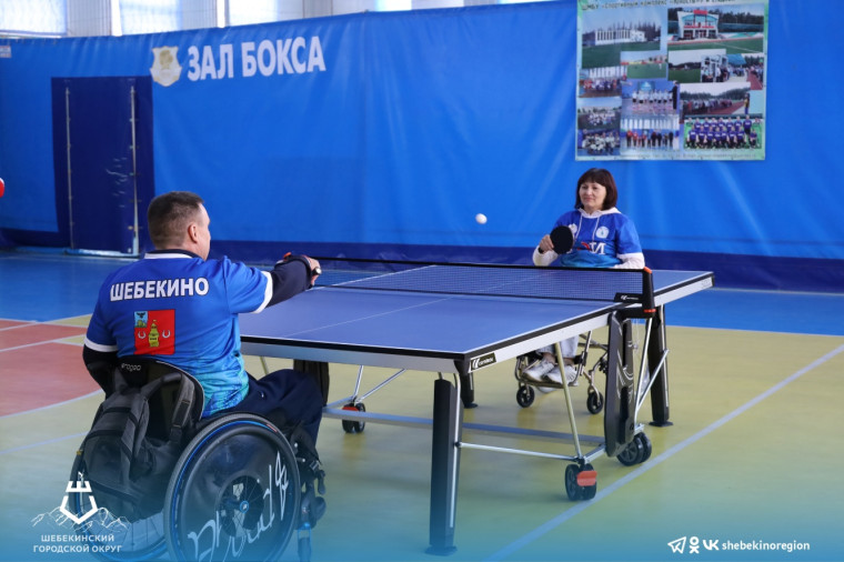 В спортивном комплексе «Юность» начались занятия по настольному теннису для инвалидов-колясочников.