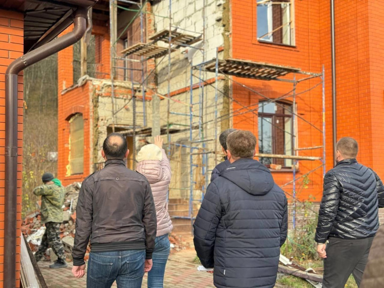 Вячеслав Гладков проверил ход выполнения восстановительных работ в Новой Таволжанке.