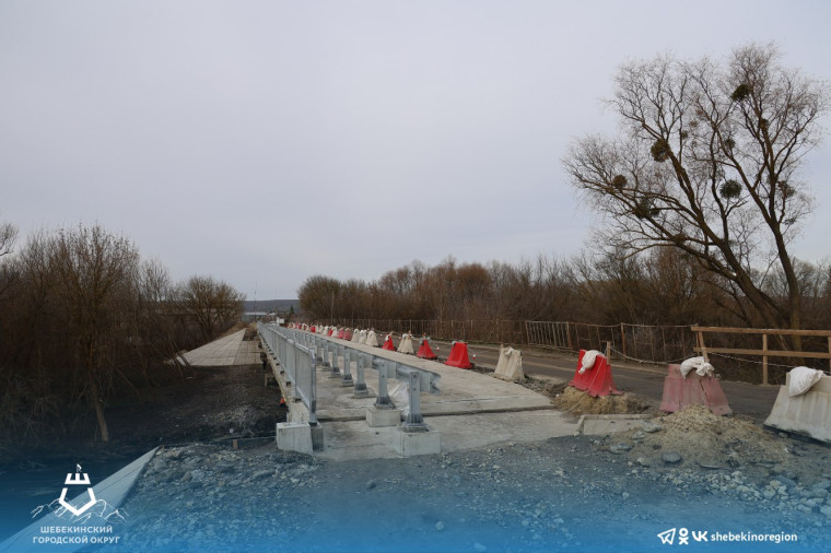 В Шебекинском городском округе строители продолжают ремонт моста через реку Нежеголь.