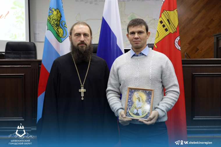 Владимир Жданов вручил мамам Шебекинского городского округа Почётные знаки «Материнская Слава».