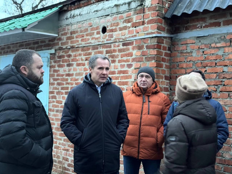 Вячеслав Гладков провёл выездную планёрку по восстановлению жилья в Шебекино и Новой Таволжанке.