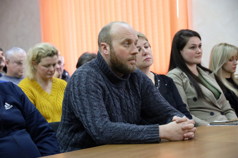 Глава администрации Владимир Жданов встретился с коллективами шебекинских предприятий «Селена» и «Герба».