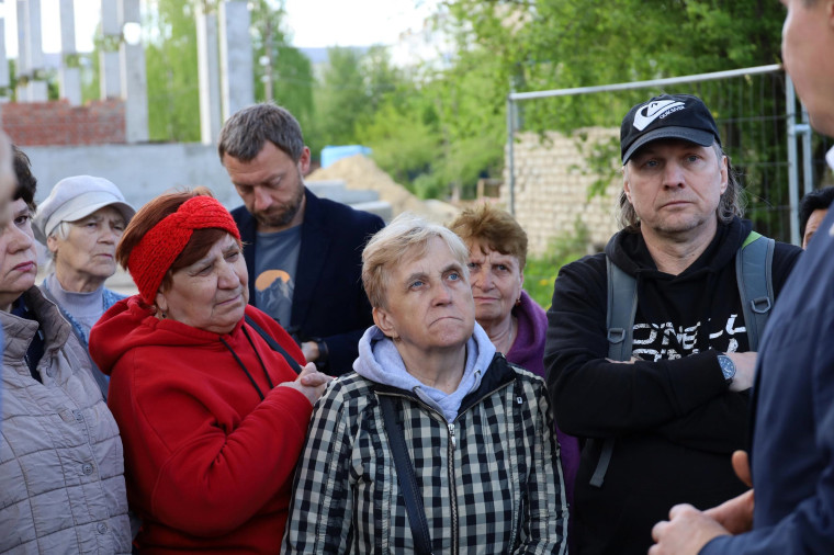 Вячеслав Гладков вместе с главой округа Владимиром Ждановым проверил ход восстановления жилых домов в Шебекино.
