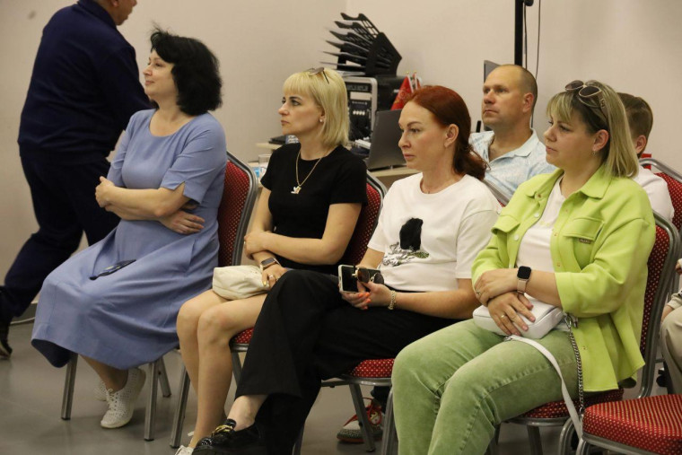 Владимир Жданов встретился с многодетными семьями Шебекинского городского округа.