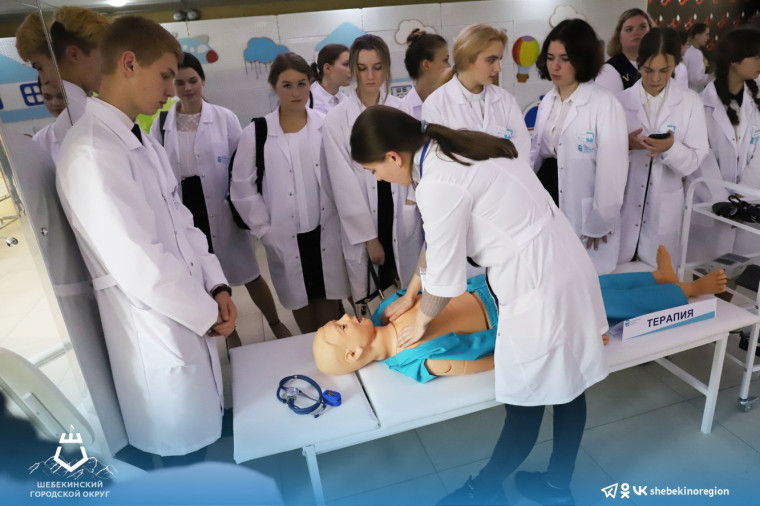 Шебекинские школьники приняли участие в торжественном посвящении в юные медики Белогорья.