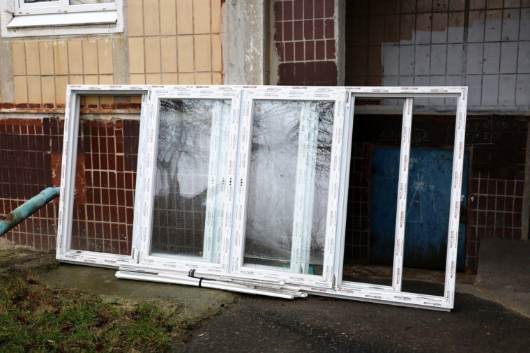 Первый заместитель главы администрации Шебекинского округа провёл встречи с жителями повреждённых домовладений.