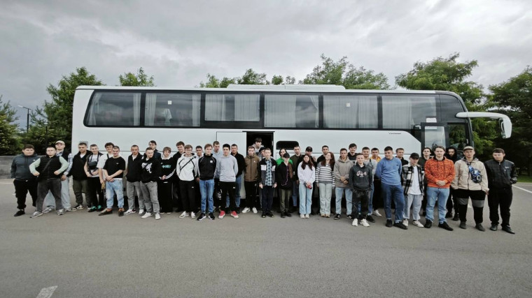 Студенты Шебекинского агротехнического ремесленного техникума посетили предприятие «Транспорт будущего» в Бирюче.