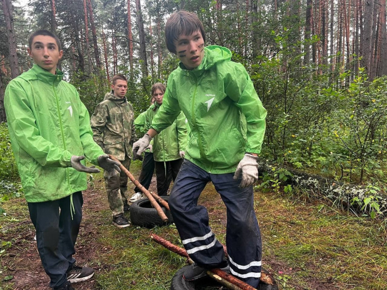 Второй день туристического фестиваля «В поход!», в котором принимают участие шебекинские активисты «Движения Первых»,  стал настоящим испытанием для команд. Участники проходили контрольно-комбинированный маршрут..