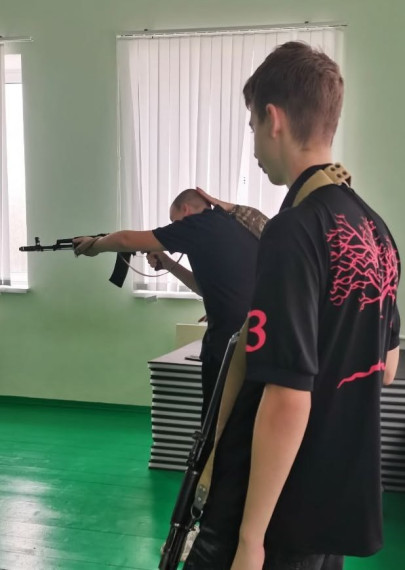 Военно-патриотический клуб «ВОИН» продолжает проводить тренировки для юных шебекинцев.