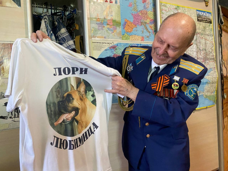 В преддверии дня Защитника Отечества глава Большетроицкой территориальной администрации Людмила Ивановна вместе с активистами Движения Первых побывали в гостях у подполковника ВДВ, Николая Ильича Котова..