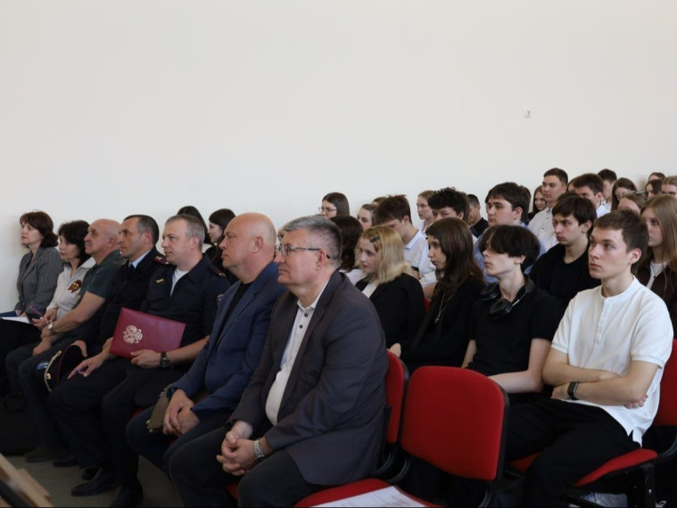 В Шебекинском округе прошло профориентационное мероприятие для выпускников. Об этом рассказал глава округа Андрей Гриднев.
