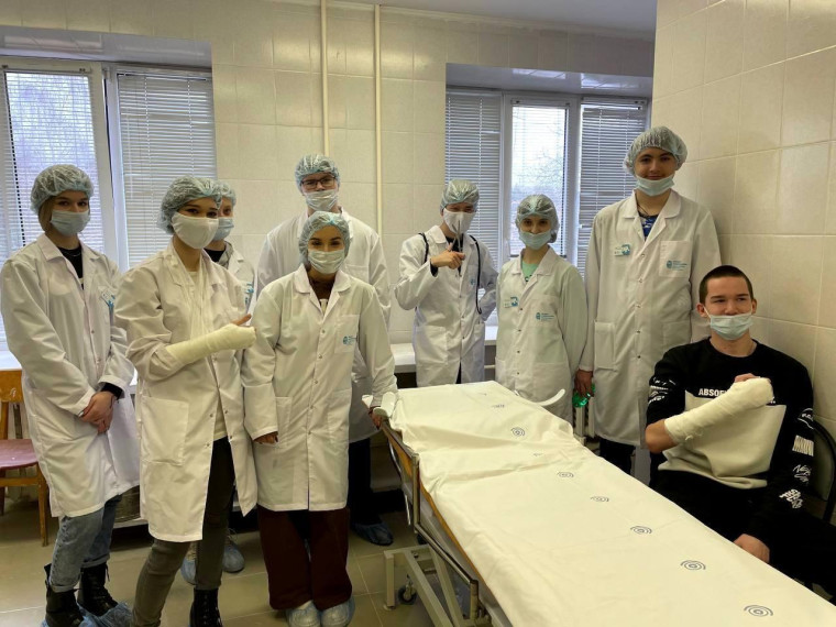 В Шебекинской районной больнице провели практические занятия для учащихся медицинских классов.