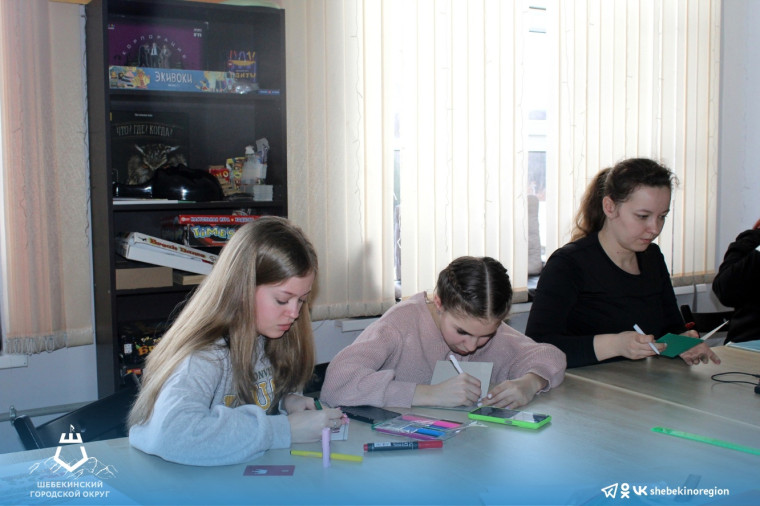 Шебекинский штаб волонтёров #МЫВМЕСТЕ продолжает принимать открытки и письма с поздравлениями для наших ребят в зоне СВО.