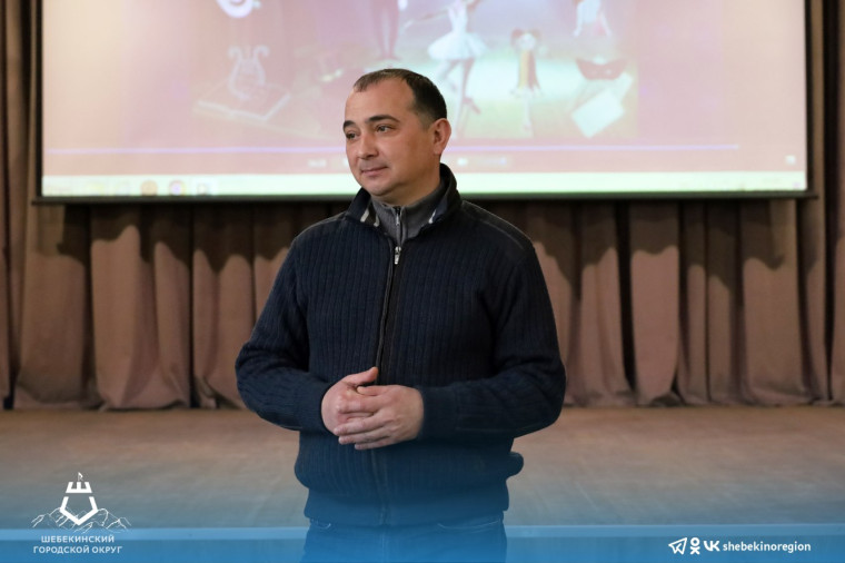 Владимир Жданов посетил обновленный Маломихайловский Дом культуры и общался с жителями села.