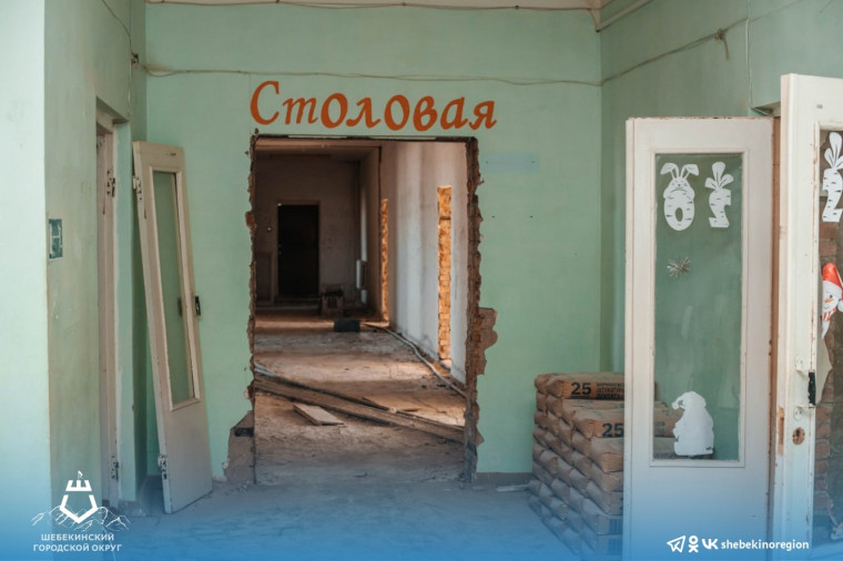 В округе продолжается капитальный ремонт Верхнеберёзовской школы.
