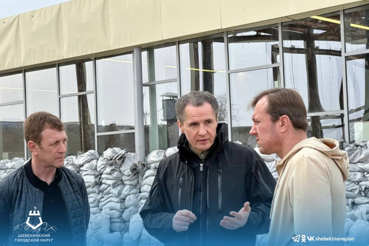 Губернатор Белгородской области Вячеслав Гладков встретился с руководством рынка и предпринимателями в городе Шебекино.