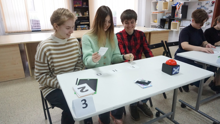 В день местного самоуправления в Шебекино прошла  молодёжная интеллектуальная игра «Знай наших».