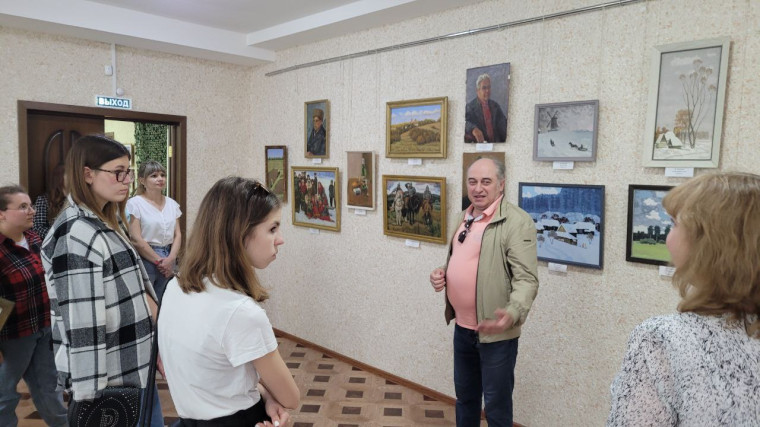 Шебекинский избирком побывал в историко-художественном музее.