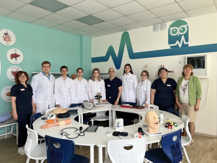 Ученики медицинского класса Большетроицкой школы сдали квалификационный экзамен.