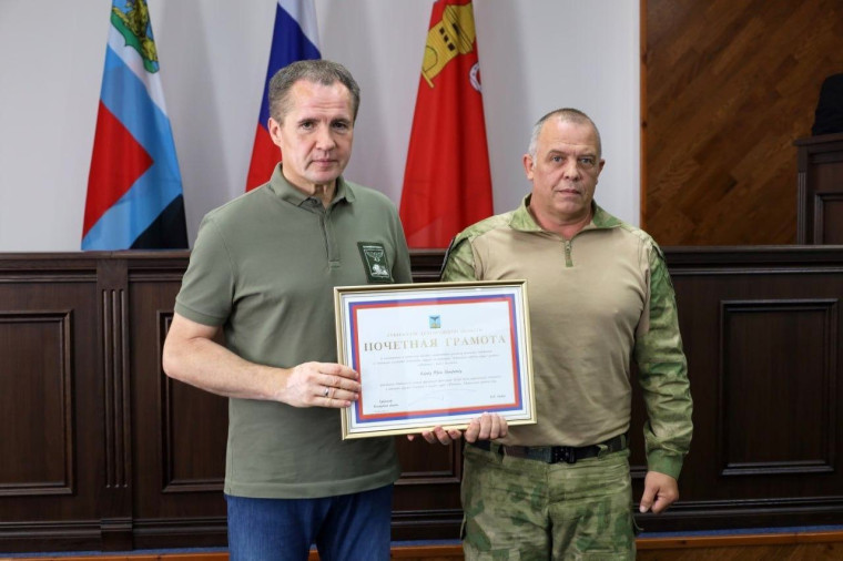 Губернатор Белгородской области вручил заслуженные награды шебекинцам за мужество и проявленный героизм в дни обстрелов нашего округа.