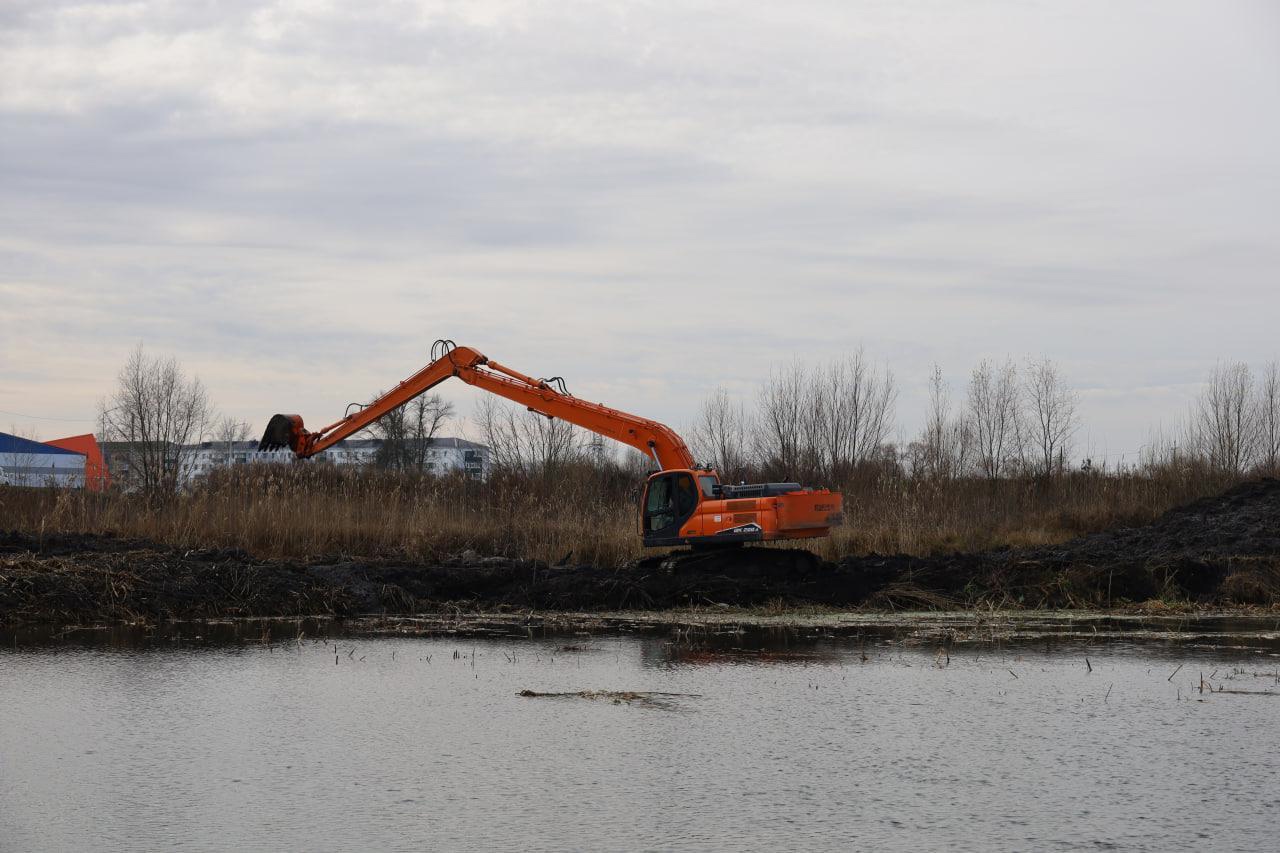 В Шебекинском городском округе продолжают очищать водоёмы в рамках  программы «Наши реки» | 08.11.2023 | Шебекино - БезФормата